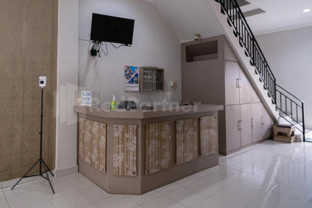 Carolina Transit Hotel Medan Exterior photo