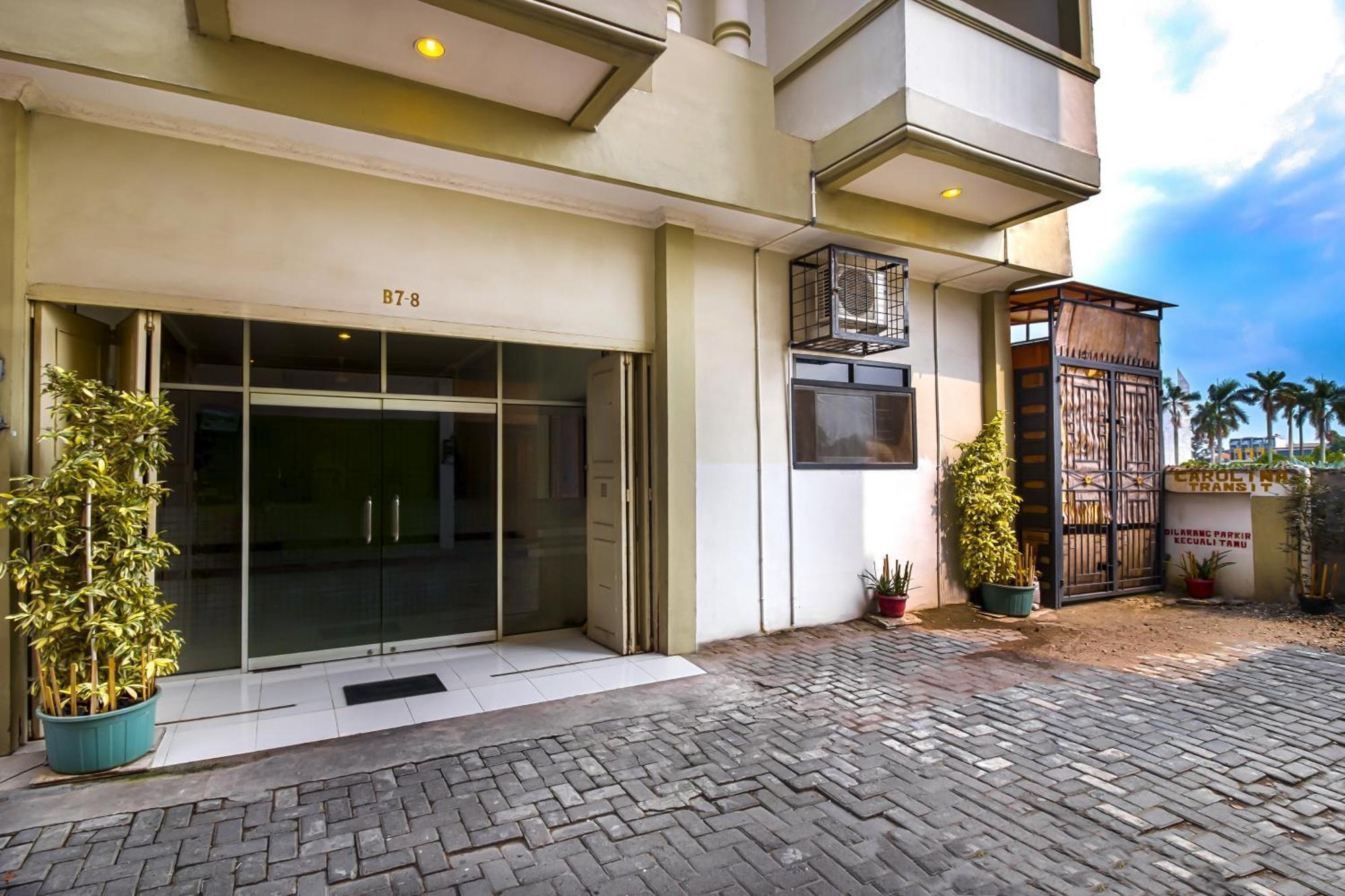 Carolina Transit Hotel Medan Exterior photo