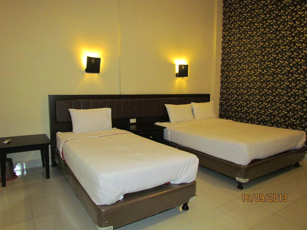 Carolina Transit Hotel Medan Room photo